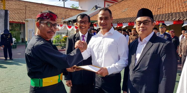 Ferry Irawan saat menerima SK Remisi.