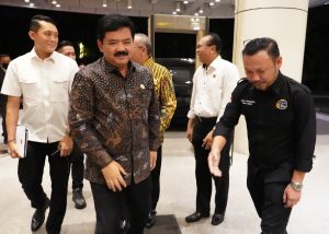 Kepala BPN Kota Depok Indra Gunawan dan Menteri ATR/BPN Hadi Tjahjanto