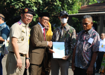 BPN Depok serahkan sertifikat PTSL