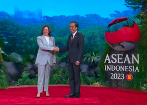 Presiden Republik Indonesia Joko Widodo bertemu dengan Wakil Presiden AS Kamala Harris dalam KTT ASEAN-AS ke-11 di Jakarta pada 6 September 2023