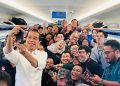 Presiden RI Jokowi bersama para penggiat seni Indonesia saat naik kereta cepat Jakarta-Bandung belum lama ini. (Foto: Laily Rachev/Setpres)