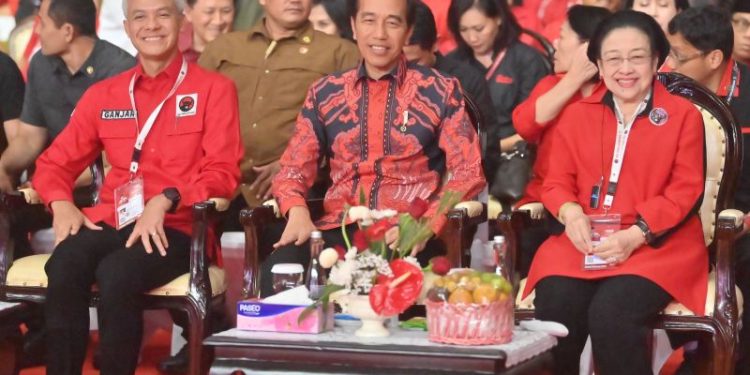 Bisik Jokowi ke Ganjar Tanda Hubungan yang Kuat