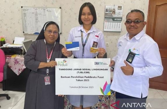 PLN Unit Induk Distribusi Sulawesi Utara Memberikan Beasiswa Kepada Paskibraka