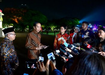 Presiden Jokowi saat memberikan tanggapan kepada wartawan. (Foto: Muchlis Jr/Setpres)
