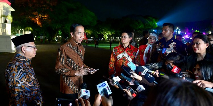 Presiden Jokowi saat memberikan tanggapan kepada wartawan. (Foto: Muchlis Jr/Setpres)