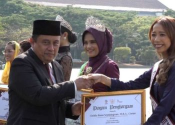 Pemerintah Kabupaten Bekasi Memberikan Penghargaan Kepada Muda-Mudi Berprestasi Di Tingkat Provinsi Maupun Nasional