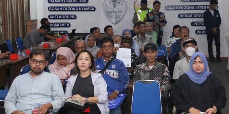 Kantor Pertanahan Kota Depok menggelar musyawarah bentuk dan penyampaian nilai ganti rugi untuk pengadaan tanah jalan tol Depok-Antasari (Desari) Kelurahan Cipayung, Kecamatan Cipayung, Kota Depok, pada Jumat, 27 Oktober 2023. (Foto: BPN Kota Depok)