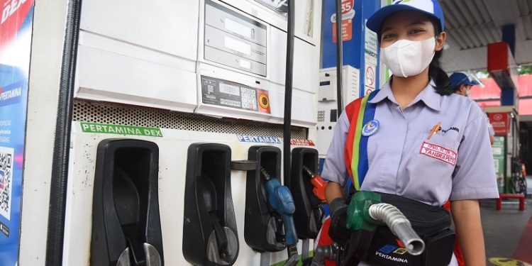 PT Pertamina (Persero) kembali menaikkan harga bahan bakar minyak (BBM) nonsubsidi per 1 Oktober 2023. Kenaikan ini merupakan yang kedua kalinya dalam kurun waktu satu bulan, setelah sebelumnya naik pada 1 September 2023.