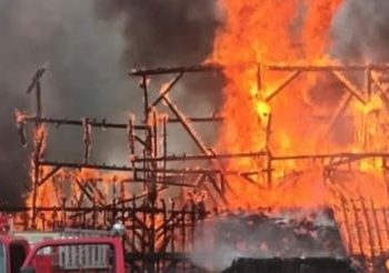 Kebocoran Gas Elpiji Rumah Makan Hangus Terbakar BPBD Terjunkan Tiga Unit Mobil Pemadam Kebakaran