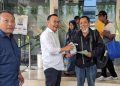 Kepala BPN Kota Depok Indra Gunawan beri bibit pohon