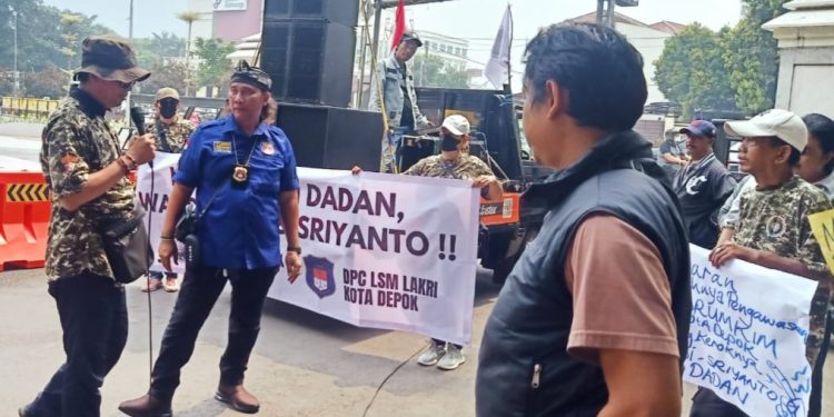 Pemkot Depok Didemo Massa Minta Walikota Mohammad Idris Copot Sejumlah Pejabat Disrumkim