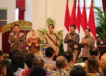 Presiden Jokowi Bagikan sertipikat tanah di sidoarjo jawa timur