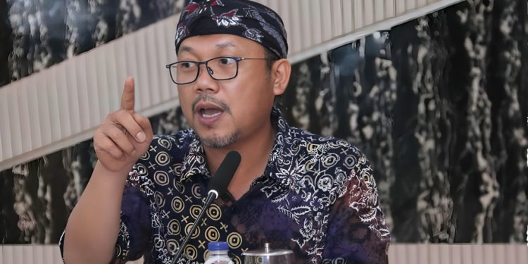 Kepala BPN Kota Depok Indra Gunawan memimpin rapat koordinasi sekaligus membedah DIPA 2024 di aula kantor, Kamis 4 Januari 2024. (Foto: BPN Kota Depok)