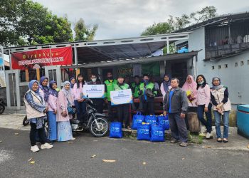 PLN UP2B Jateng dan DIY  Salurkan Paket Sembako pada Kaum Dhuafa