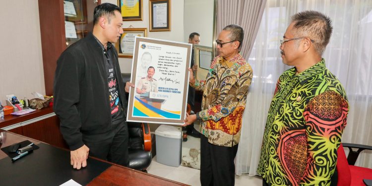 Kunjungi Kantah Kabupaten Gresik, Menteri AHY Memotivasi Jajaran Garda Terdepan Kementerian ATR/BPN