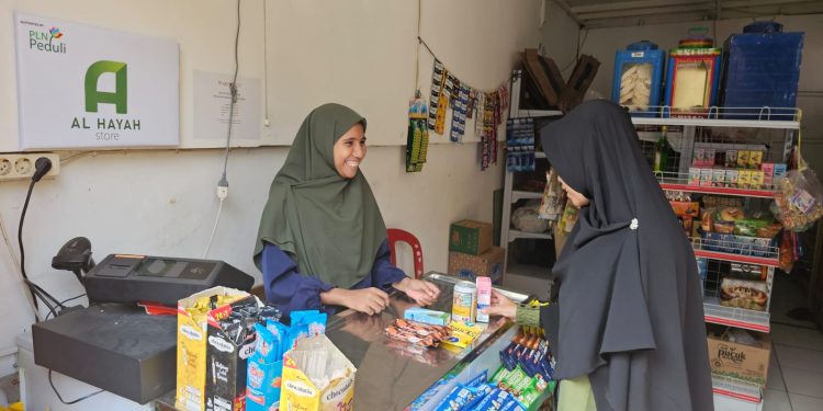 Naik Kelas, Mitra Binaan PLN Kembangkan Usaha Baru Al-Hayah Food dan Depot Air Minum Al-Hayah