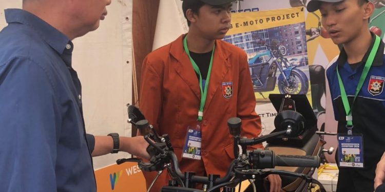 Transisi Energi Bersih, Bukti Komitmen PLN Eksistensi Motor Listrik P2B E-Moto 