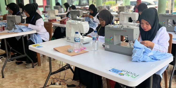 Seluruh Peserta TJSL 2024 Berhasil Raih Sertifikat Kompetensi Tata Busana