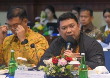 Ilham Permana Anggota DPR RI dari Fraksi Partai Golkar angkat bicara soal situs Gunung Padang, Cianjur, Jawa Barat yang terancam dari kerusakan lingkungan dan aktivitas wisatawan ia meminta Kementerian Pariwisata segera mengambil langkah cepat.