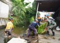 Karya Bakti Kodim 0508/Depok Bersama Dinas PUPR dan Warga Kelurahan Kali Baru Antisipasi Banjir dan Wabah Penyakit