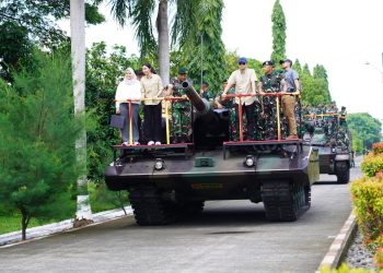 Menteri Transmigrasi Iftitah Berikan Masukan Pengembangan Yonkav 8 Kostrad