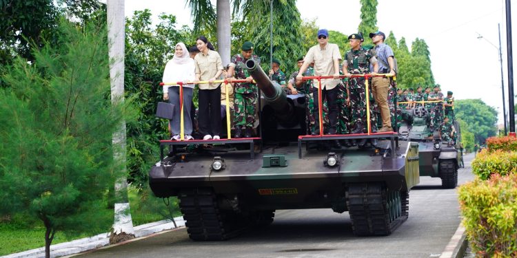 Menteri Transmigrasi Iftitah Berikan Masukan Pengembangan Yonkav 8 Kostrad