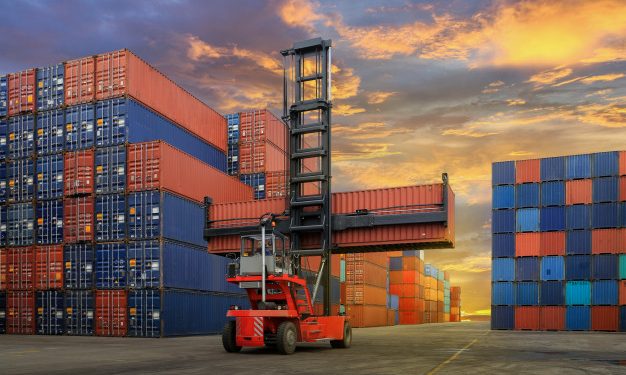 Pelabuhan Tanjung Priok Menghadapi Masalah Pelayanan: Perusahaan Logistik Tuntut Perbaikan