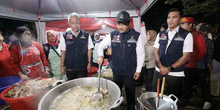 Mensos Siapkan Makan Sahur untuk Korban Banjir di Bekasi