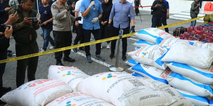 Polda Jatim Amankan Tersangka Penyelundupan Pupuk Bersubsidi di Wilayah Bojonegoro