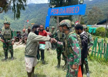 Dukung Swasembada Pangan, Pos Dambed Satgas 700 Bagikan Bibit Jagung