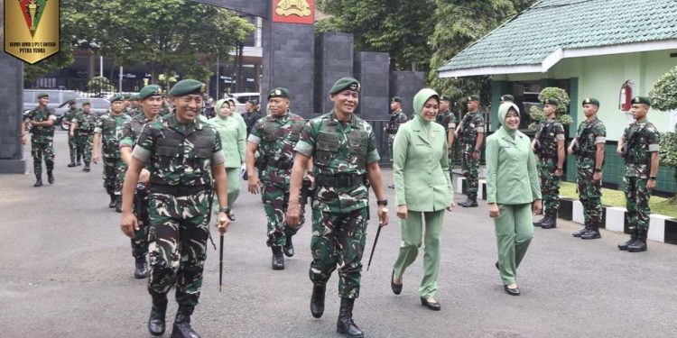 Kunjungan Kerja Pangkostrad Di Resimen Armed 2 Kostrad