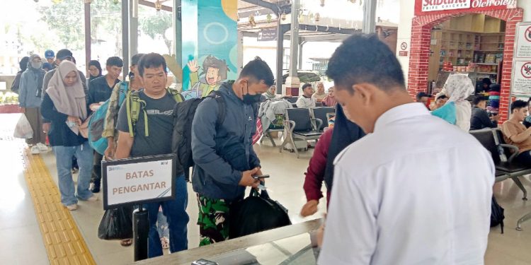Arus Balik Lebaran, Stasiun Cirebon Mulai Ramai