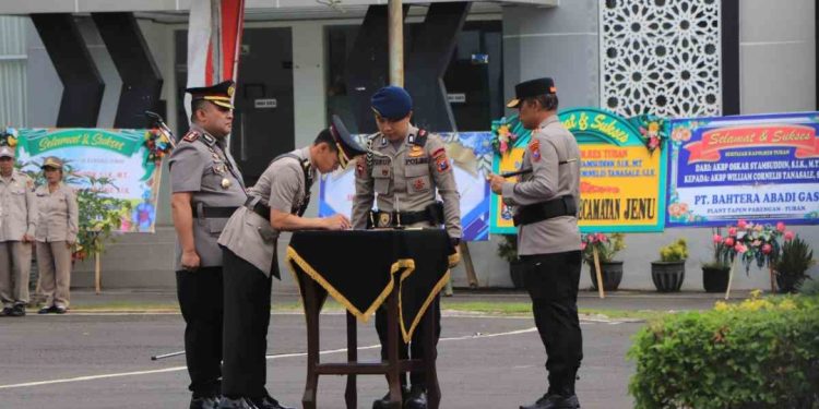 Kunjungan Kerja, Kapolda Jatim Pimpin Upacara Sertijab Kapolres Tuban