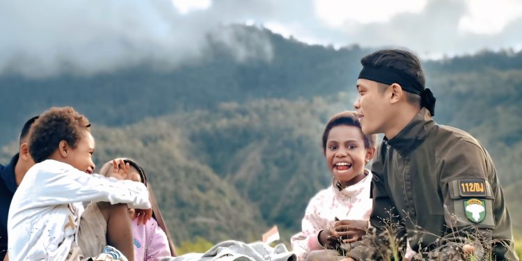 TNI Peduli: Satgas Yonif 112/DJ Hadirkan Sekolah Darurat di Kotabaru