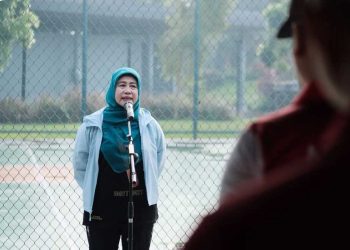 Sekda Kota Depok, Nina Suzana saat apel pagi di Alun-alun Kota Depok wilayah timur, Grand Depok City, Jumat (16/05/25).