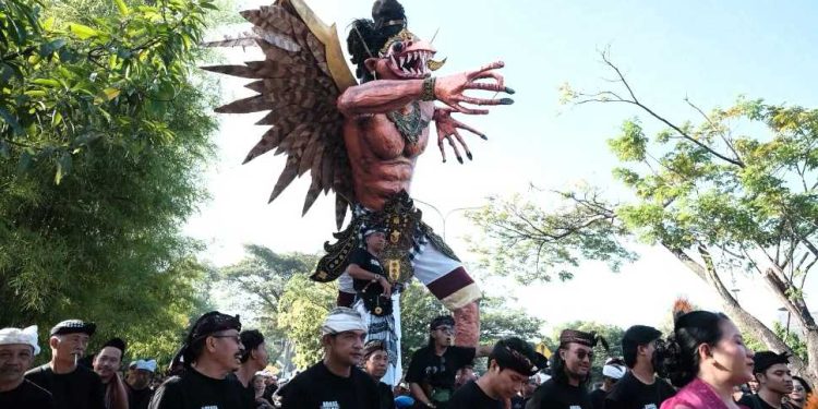 Spektakuler! Umat Hindu Depok Tampilkan Gebogan & Ogoh-Ogoh Raksasa di Pawai Budaya Nusantara 2025