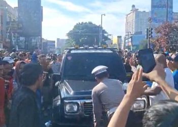 Ricuh di CFD Depok! Mobil Jip Nekat Terobos Jalur Car Free Day, Warga Geram