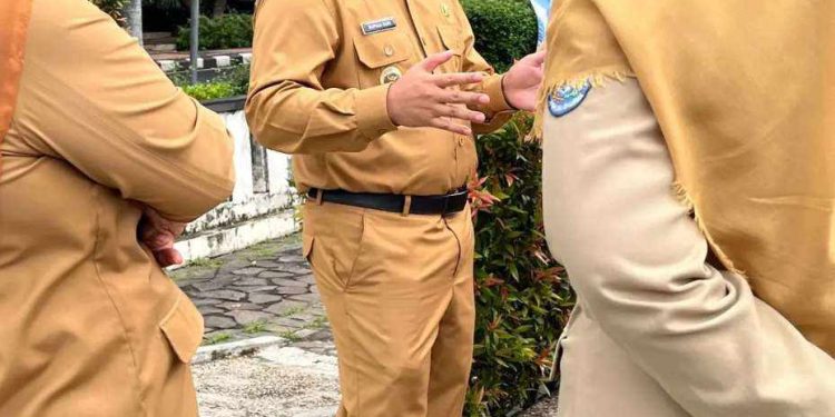 Bangga Pakai Produk Lokal, Wali Kota Depok Tampil Gagah dengan Sepatu Beazt Buatan Warga Tapos