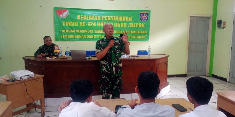 TNI Edukasi Pelajar Depok Soal Pancasila dan Bahaya Kenakalan Remaja Lewat TMMD Ke-124