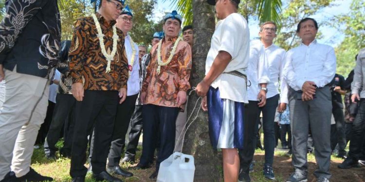 Mendes Yandri Lepas Ekspor 18,5 Ton Gula Kelapa ke Hungaria