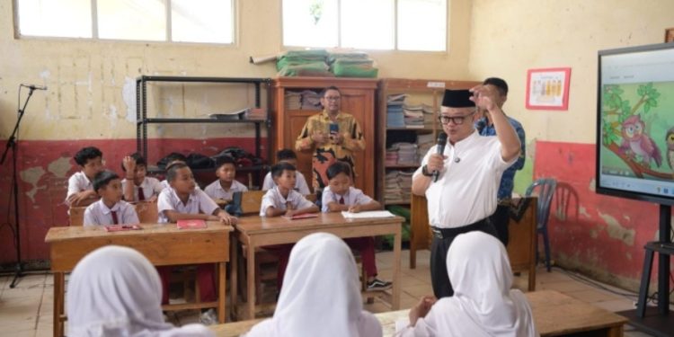 Sapa Murid di Bogor, Mendikdasmen Budayakan Jaga Lingkungan dan Hormati Guru