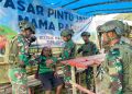 Datang dengan Sayur Mayur dan Luka, Satgas TNI Hadiahkan dengan Senyum dan Harapan