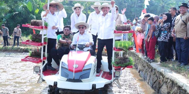 Menko Pangan Bersama Mendes Yandri Canangkan Desa Ekspor di Pandeglang