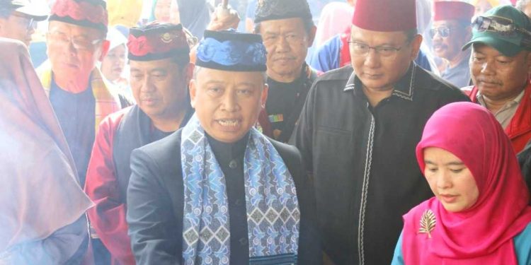 Hangatnya Kebersamaan dalam Tradisi Ngaduk Dodol: Wali Kota Depok Apresiasi Perayaan Lebaran Depok 2025