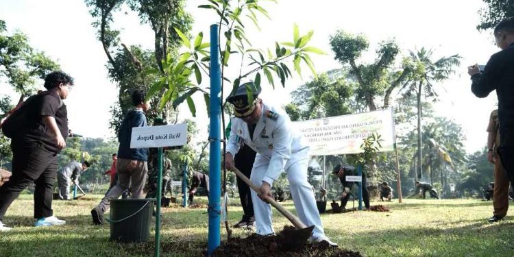 Rayakan Hari Lingkungan Hidup, Pemkot Depok dan Forkopimda Tanam 2.000 Pohon Bersama Para Purnabakti
