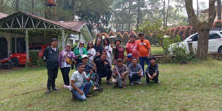 Pedagang Kios UMKM Transmart Cibubur Gelar Family Gathering di Cisarua, Pererat Silaturahmi dan Kekompakan