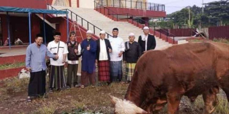 Masjid Jami’ Asy-Syahid Sembelih Sapi dan Kambing Qurban
