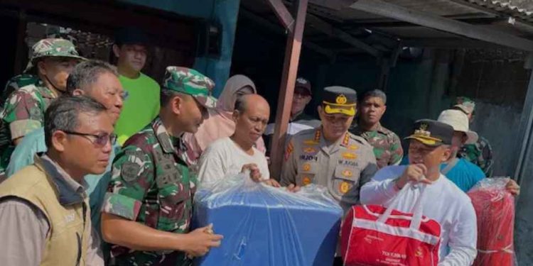 Respons Cepat! Pemkot Depok Salurkan Bantuan untuk Warga Terdampak Hujan Deras dan Angin Kencang