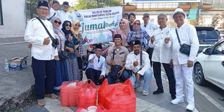 Jumat Berkah di Margonda: MT Balai Wartawan Depok Bagikan 250 Nasi Box untuk Warga