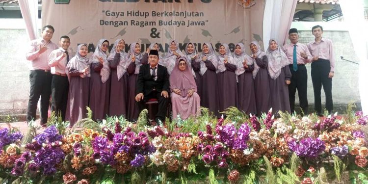 Gebyar P5 dan Tasyakuran Kelas 6 MI Al-Hidayah Sukatani, Suguhkan Pesona Budaya Jawa dan Nilai Hidup Berkelanjutan